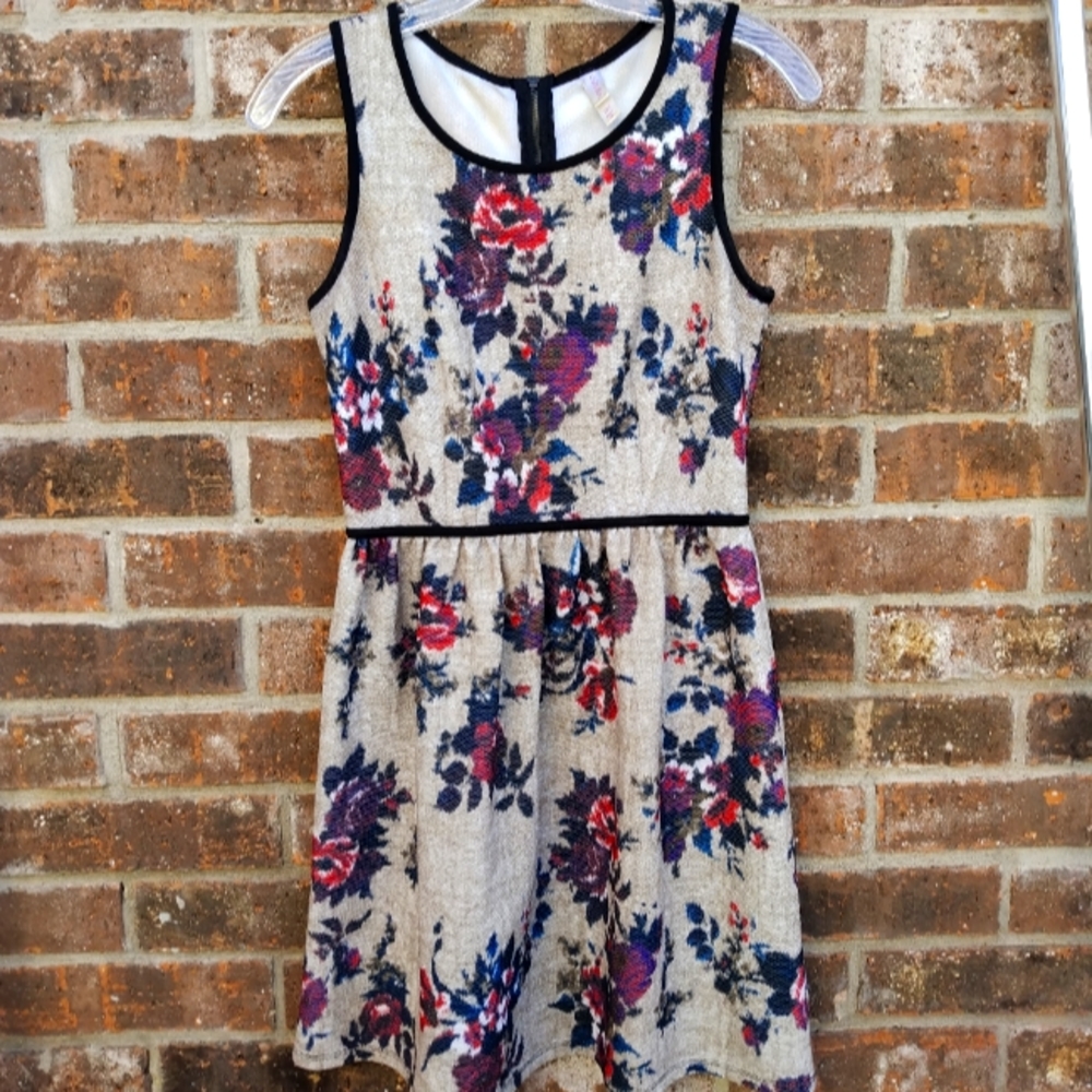 Xhileration Classy Floral Dress Size S/P